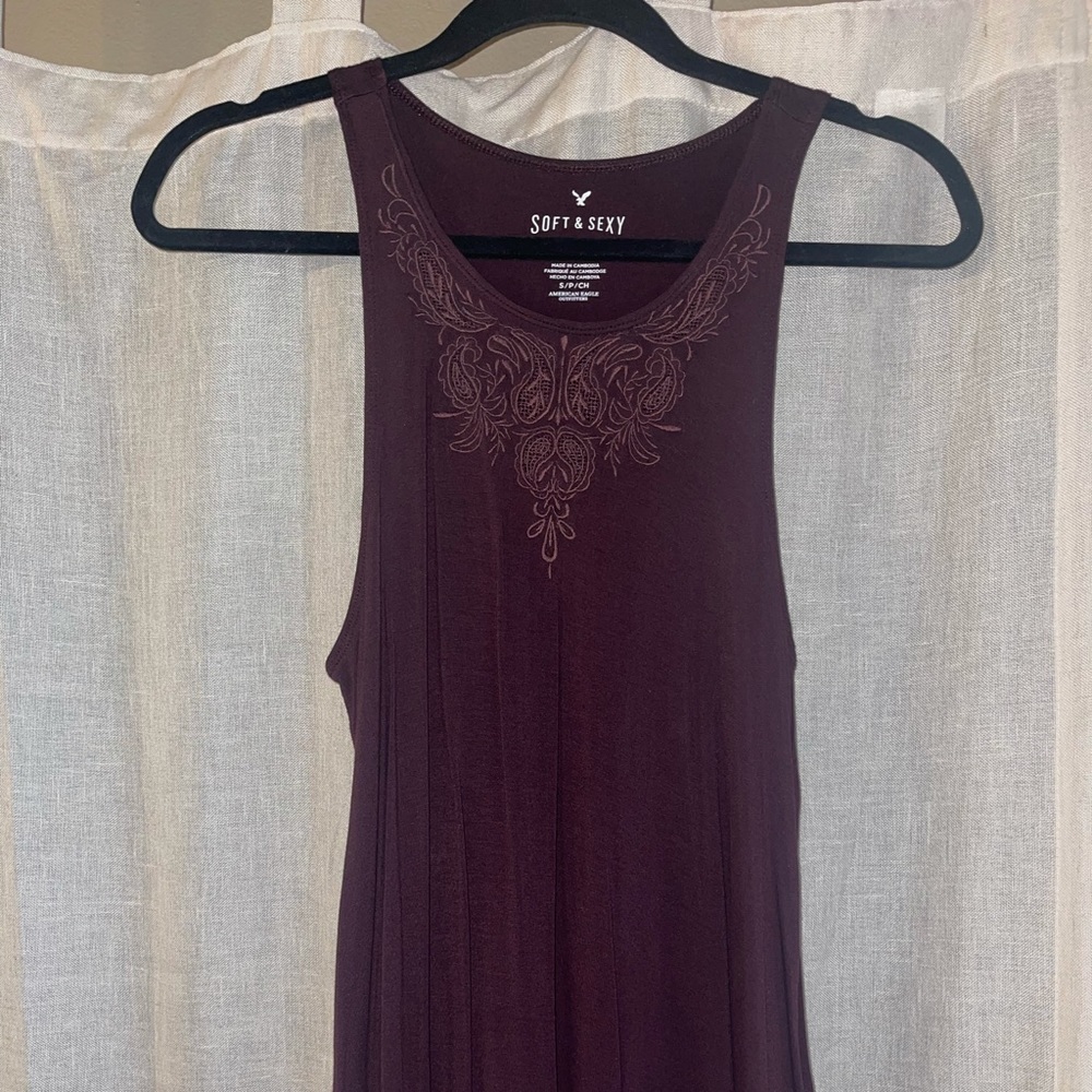 American Eagle maroon tank top. With embroidery